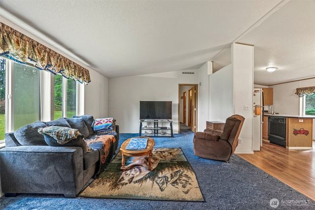 1337 South Silverlake Road, Castle Rock, WA 98611