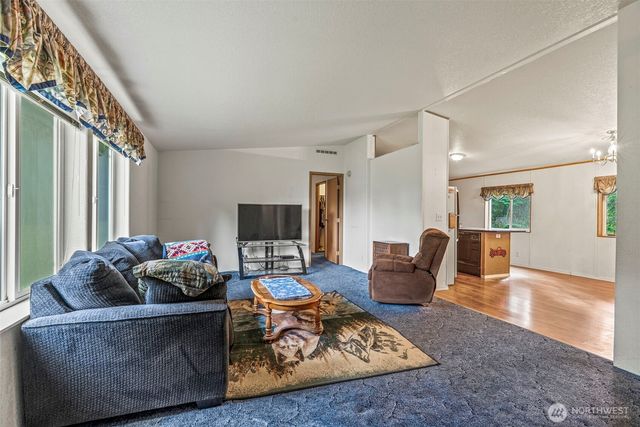 1337 South Silverlake Road, Castle Rock, WA 98611