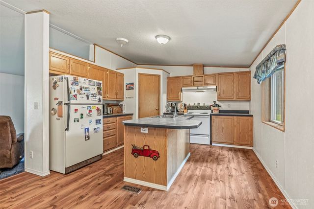 1337 South Silverlake Road, Castle Rock, WA 98611