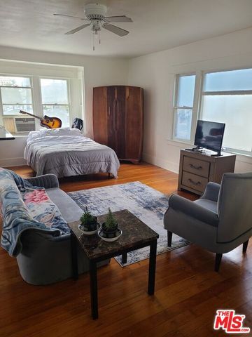 702 CEDAR Avenue, Long Beach, CA 90813