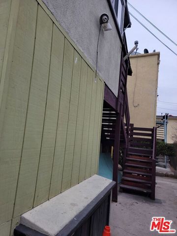 702 CEDAR Avenue, Long Beach, CA 90813