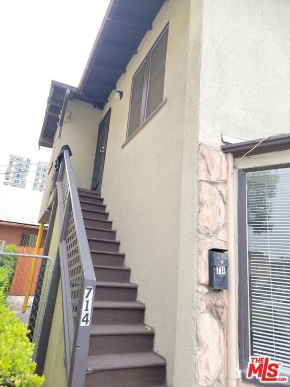 Image 10 of property listing at 702 CEDAR Avenue, Long Beach, CA 90813