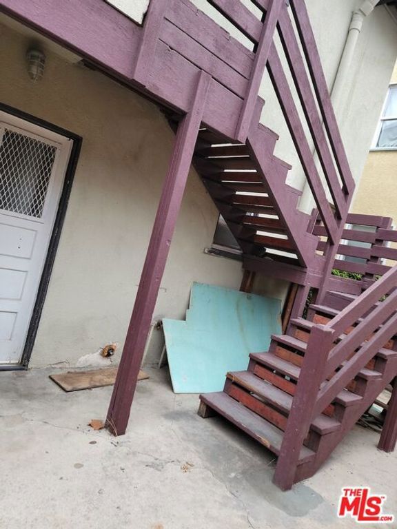 Image 14 of property listing at 702 CEDAR Avenue, Long Beach, CA 90813