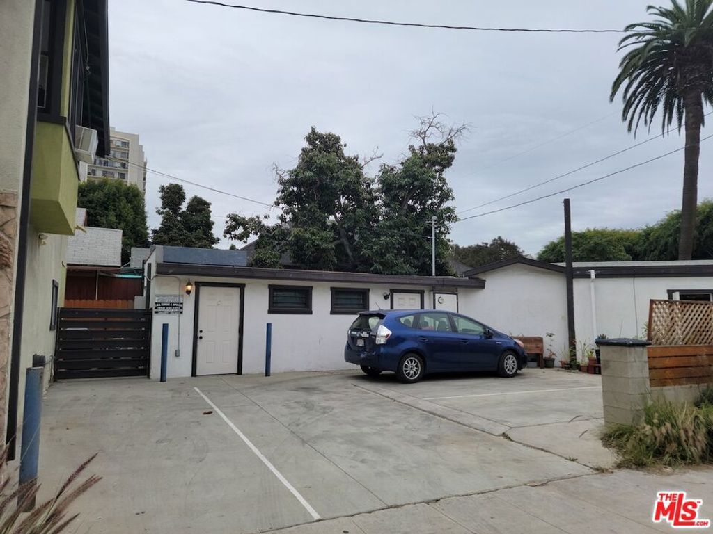 Image 16 of property listing at 702 CEDAR Avenue, Long Beach, CA 90813