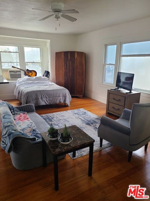 Image 20 of property listing at 702 CEDAR Avenue, Long Beach, CA 90813