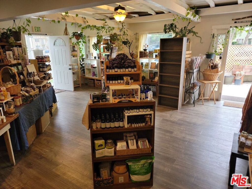 Image 22 of property listing at 702 CEDAR Avenue, Long Beach, CA 90813