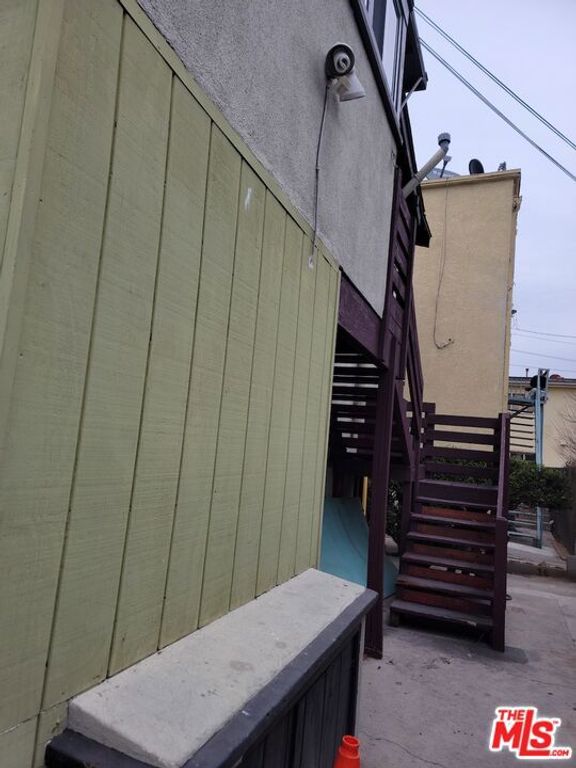 Image 9 of property listing at 702 CEDAR Avenue, Long Beach, CA 90813