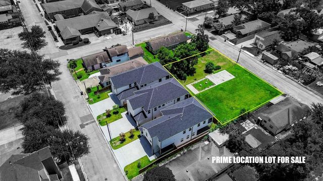 821 E 32 Street, Houston, TX 77022