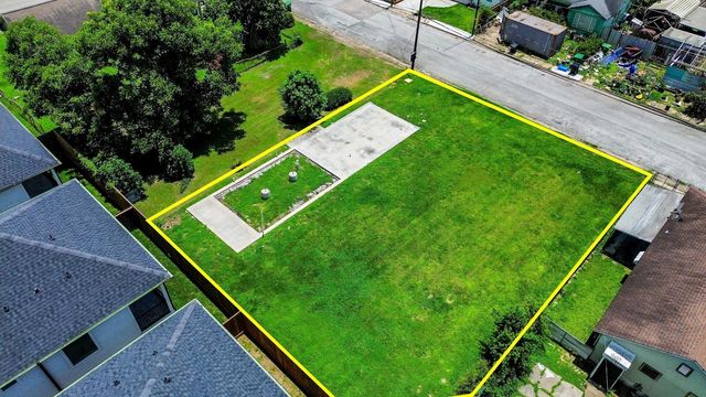 821 E 32 Street, Houston, TX 77022