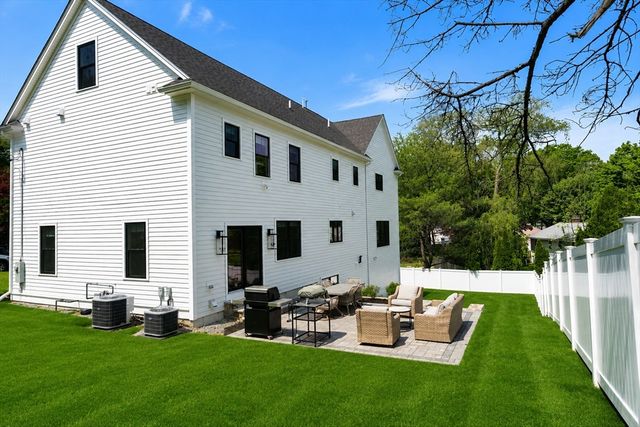 1 Rogers Brook East, Andover, MA 01810