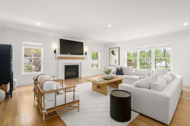 1 Rogers Brook East, Andover, MA 01810