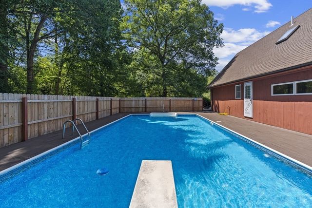 3 Babbitt Way, Berkley, MA 02779