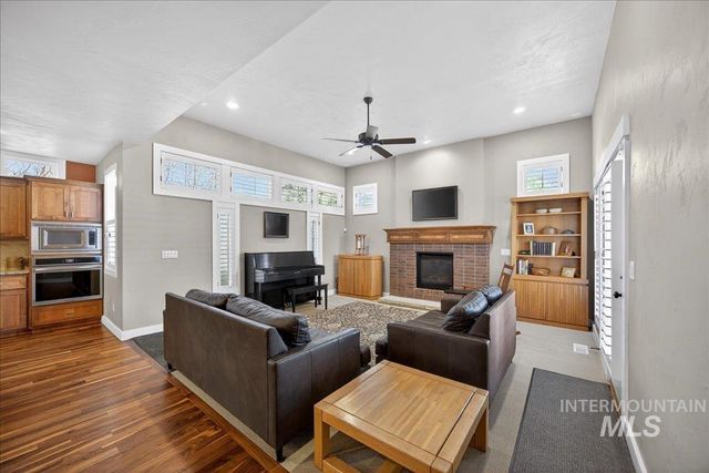 4738 S Longmoor Ave, Boise, ID 83709