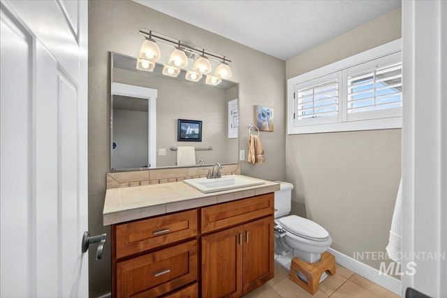 4738 S Longmoor Ave, Boise, ID 83709