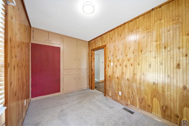 2214 SW Central Park AVE, Topeka, KS 66611