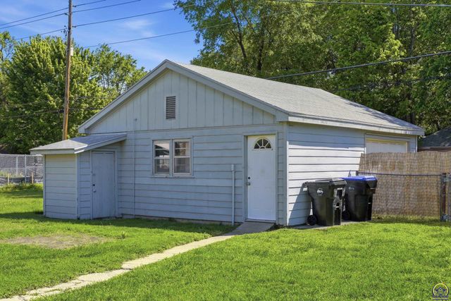 2214 SW Central Park AVE, Topeka, KS 66611
