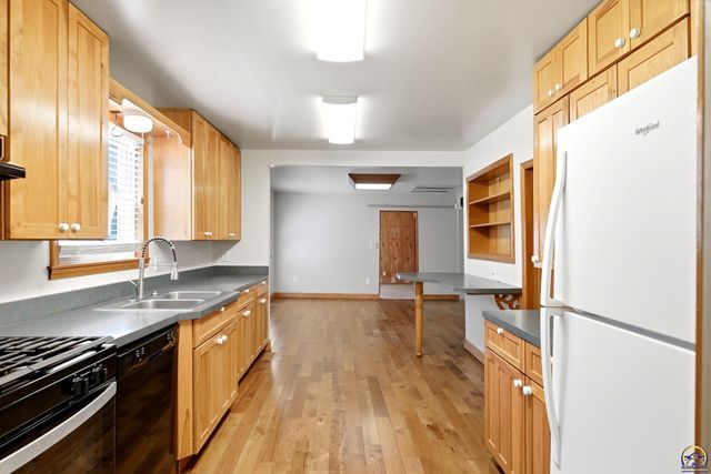 2214 SW Central Park AVE, Topeka, KS 66611
