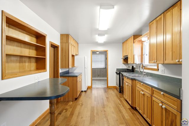 2214 SW Central Park AVE, Topeka, KS 66611