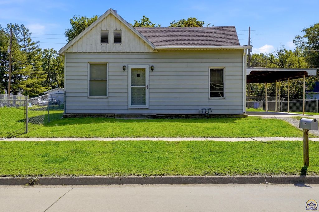 2214 SW Central Park AVE, Topeka, KS 66611