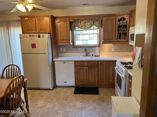 20 Nottingham Drive, Howell, NJ 07731