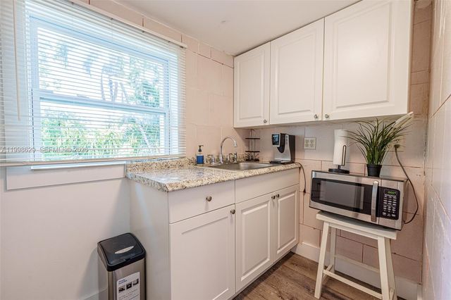 528 SW 21st Ave B, Miami, FL 33135