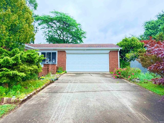 1521 Canterbury Court, Huntington, IN 46750