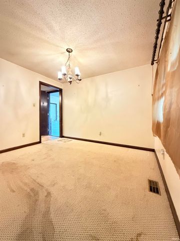 1521 Canterbury Court, Huntington, IN 46750