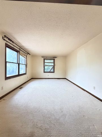 1521 Canterbury Court, Huntington, IN 46750