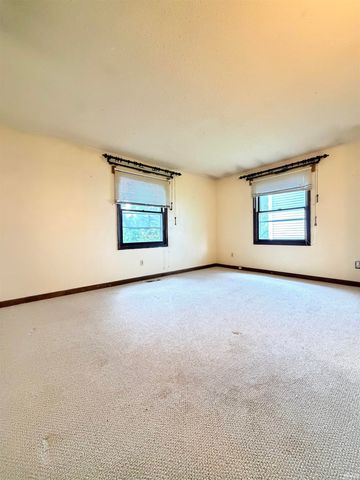1521 Canterbury Court, Huntington, IN 46750
