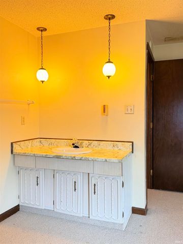 1521 Canterbury Court, Huntington, IN 46750