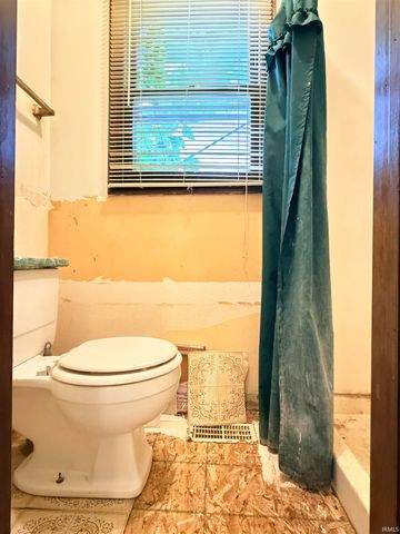 1521 Canterbury Court, Huntington, IN 46750
