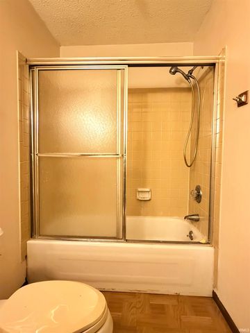 1521 Canterbury Court, Huntington, IN 46750