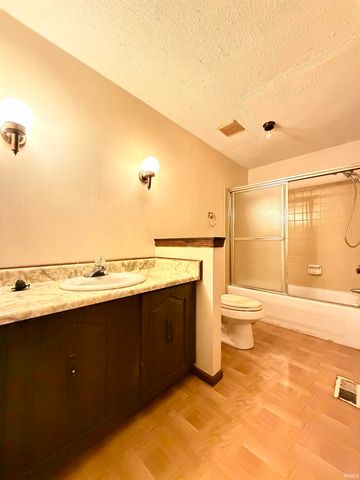 1521 Canterbury Court, Huntington, IN 46750