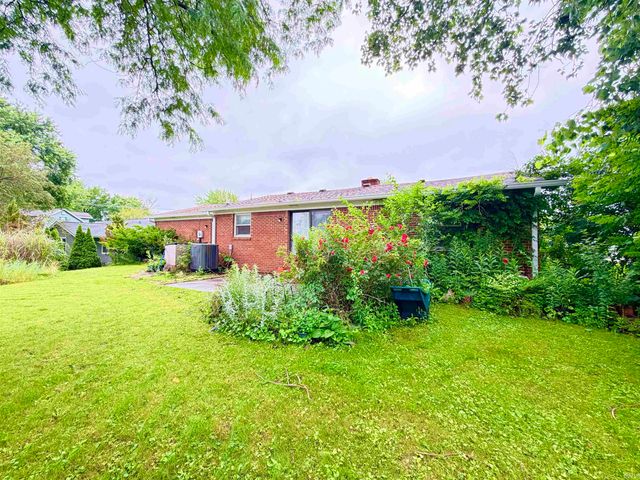 1521 Canterbury Court, Huntington, IN 46750