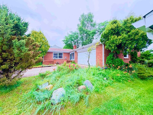 1521 Canterbury Court, Huntington, IN 46750