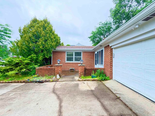 1521 Canterbury Court, Huntington, IN 46750