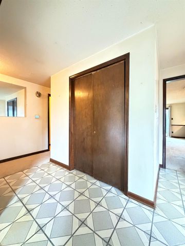 1521 Canterbury Court, Huntington, IN 46750