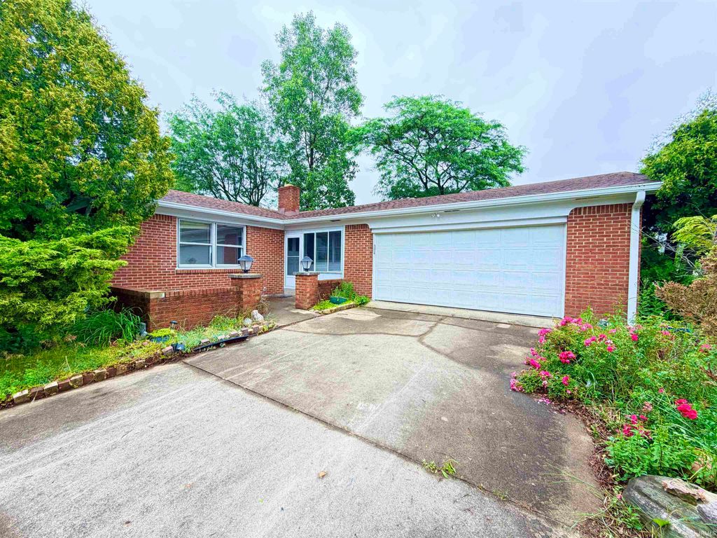 1521 Canterbury Court, Huntington, IN 46750