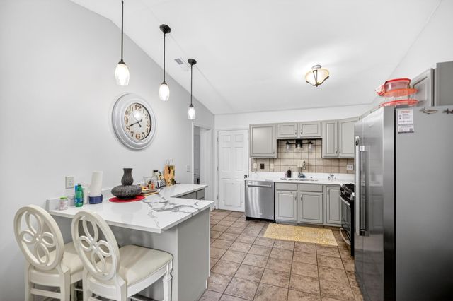 6 Duchess Court, Summerville, SC 29485