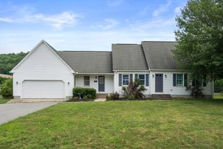 6 Gates St, Monson, MA 01057
