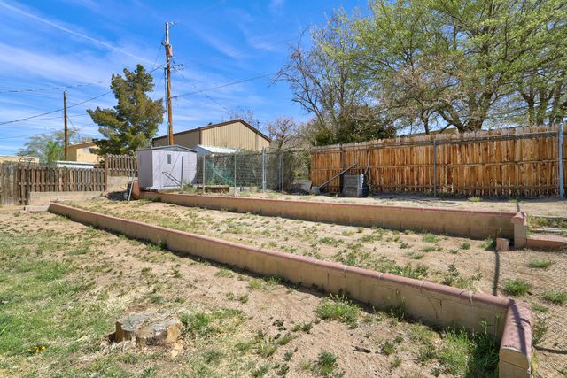 1228 La Charles Drive NE, Albuquerque, NM 87112