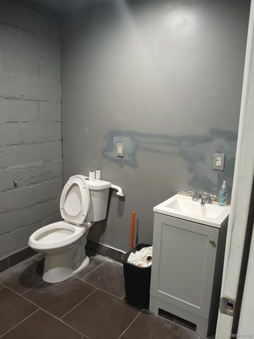 12210 N Grand River Avenue, Detroit, MI 48204