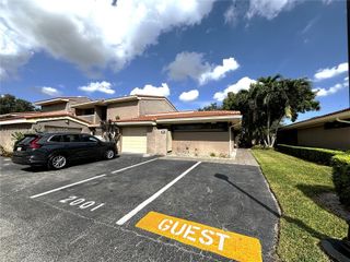 2001 S Saint Andrews Rd 121, Hollywood, FL 33021