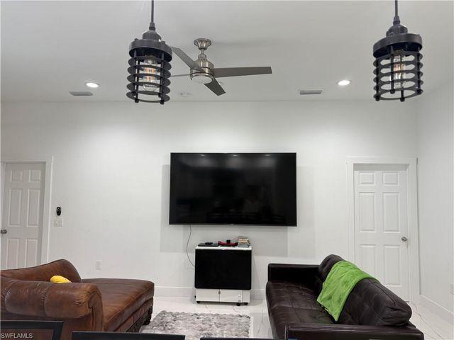 810 Floyd AVE S, Lehigh Acres, FL 33976
