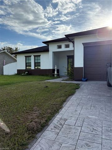 810 Floyd AVE S, Lehigh Acres, FL 33976