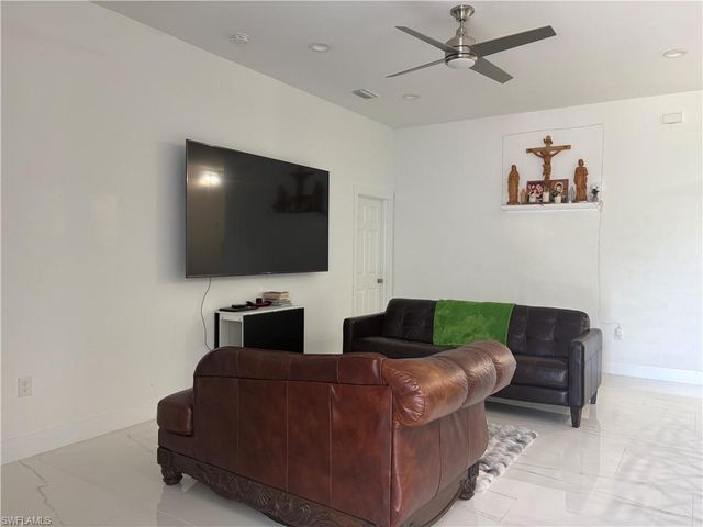 810 Floyd AVE S, Lehigh Acres, FL 33976