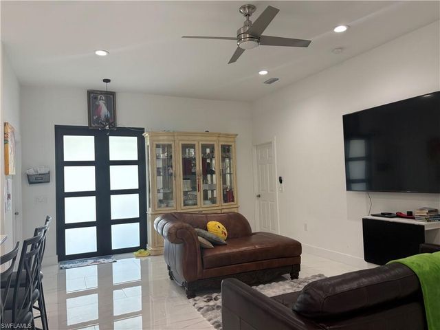 810 Floyd AVE S, Lehigh Acres, FL 33976