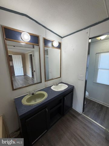 97 CONNECTOR RD, Martinsburg, WV 25405