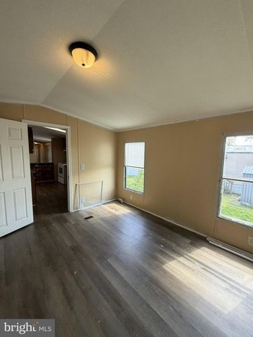 97 CONNECTOR RD, Martinsburg, WV 25405