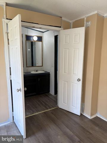 97 CONNECTOR RD, Martinsburg, WV 25405